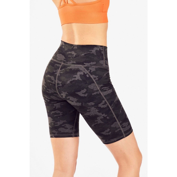Fabletics Camo High-Waisted Compression Bike Shorts | Size S | Fitness Goals - Picture 4 of 7